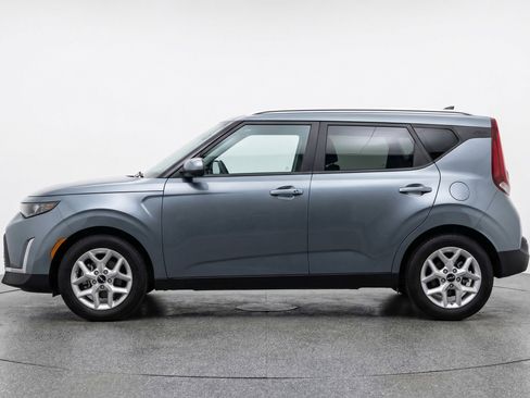 Used 2025 Kia Soul LX w/ LX Technology Package FWD image 5