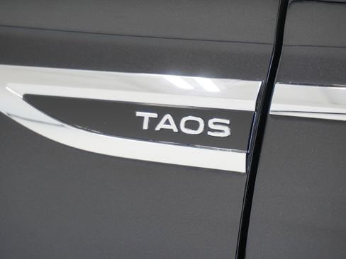 Used 2022 Volkswagen Taos SE image 8