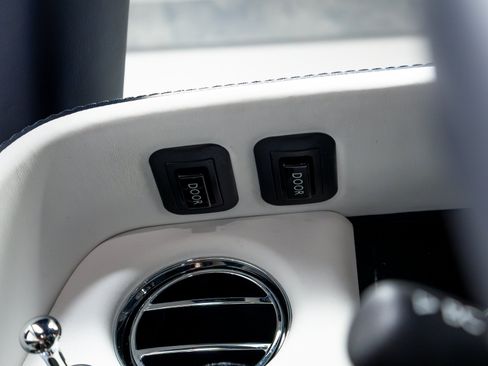 Used 2021 Rolls-Royce Phantom Sedan RWD image 80