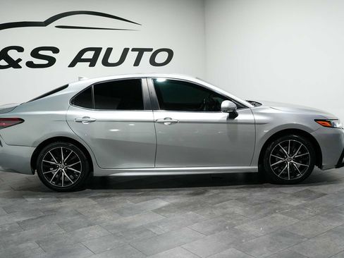 Used 2023 Toyota Camry SE image 6