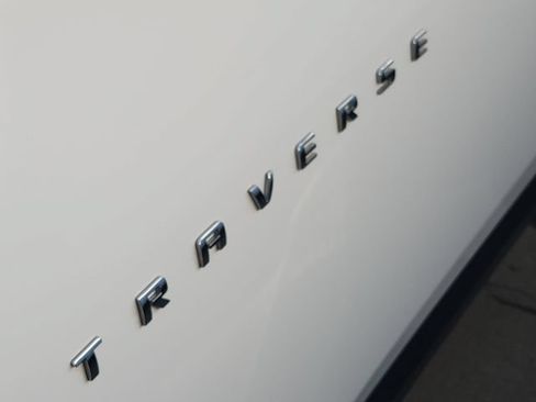 Used 2023 Chevrolet Traverse LT FWD image 9