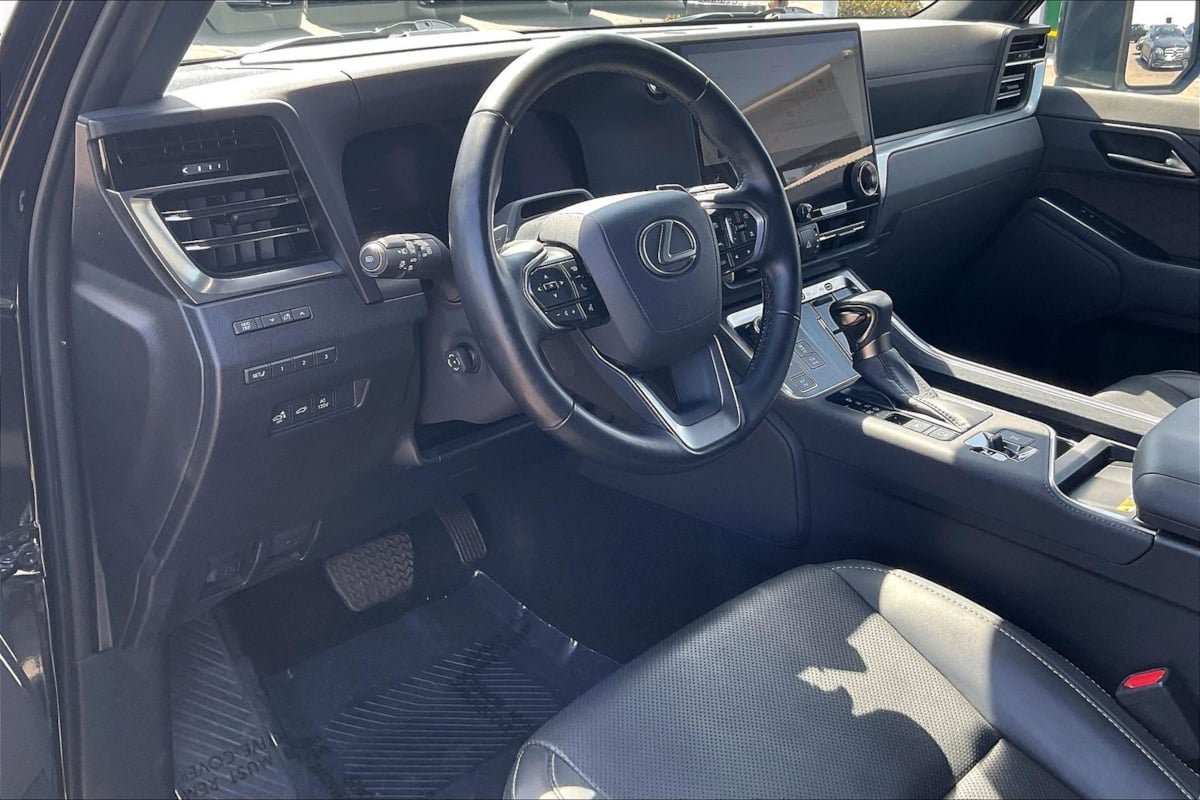 Used 2024 Lexus GX 550 w/ Accessory Package (Z1) AWD/4WD image 12