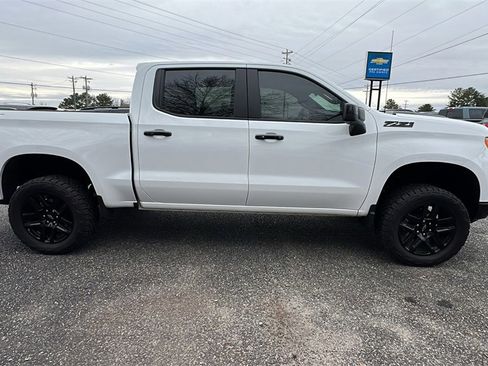 Used 2024 Chevrolet Silverado 1500 LT Trail Boss w/ Convenience Package II image 4