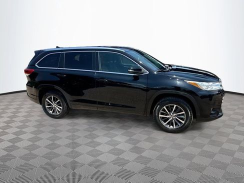 Used 2018 Toyota Highlander XLE FWD image 5
