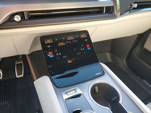 New 2026 Cadillac Vistiq Luxury w/ LPO, Floor Liner Package image 40