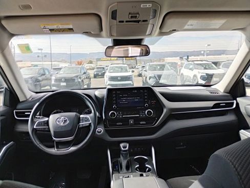 Used 2022 Toyota Highlander LE image 15