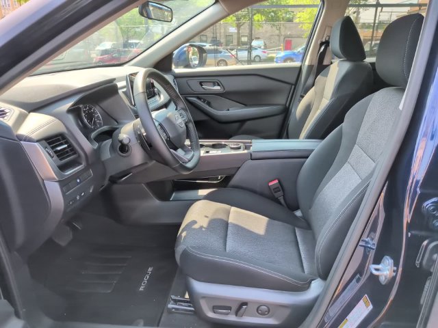 Used 2026 Nissan Rogue SV AWD/4WD image 12