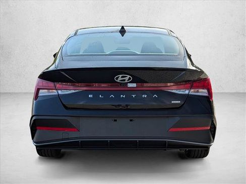 Certified 2025 Hyundai Elantra SEL FWD image 7