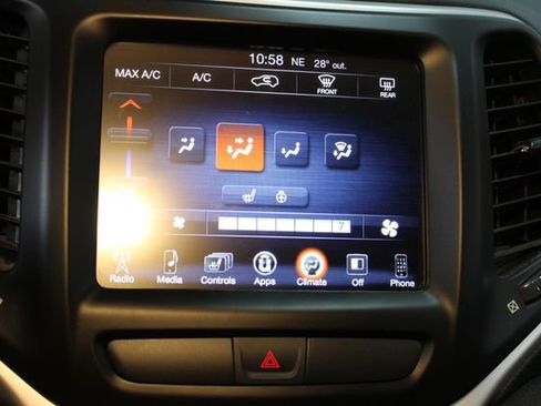 Used 2016 Jeep Cherokee Trailhawk w/ Cold Weather Group image 22