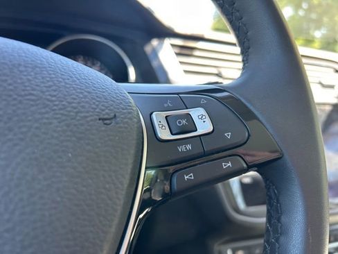 Used 2020 Volkswagen Tiguan SE w/ Panoramic Sunroof Package FWD image 26