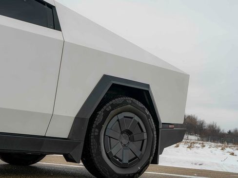 Used 2024 Tesla Cybertruck AWD Crew Cab image 31