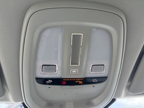 Used 2025 Volvo XC60 B5 Plus image 25