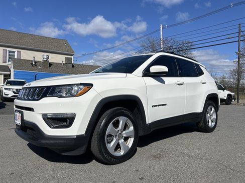 Used 2018 Jeep Compass Latitude w/ Popular Equipment Group AWD/4WD image 1