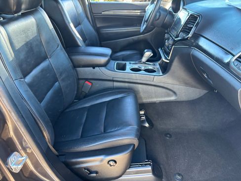Used 2019 Jeep Grand Cherokee Limited image 19