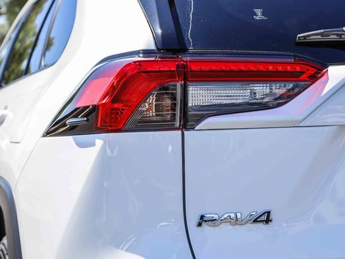 Certified 2025 Toyota RAV4 LE AWD/4WD image 8