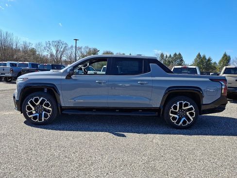 New 2025 Chevrolet Silverado EV RST image 5