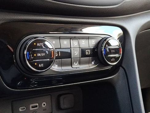 Used 2022 Buick Encore GX Select w/ Sport Touring Package AWD/4WD image 16
