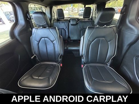 Used 2025 Chrysler Pacifica Limited image 13