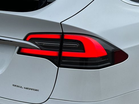 Used 2020 Tesla Model X Long Range image 25