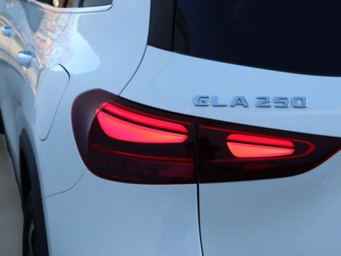 New 2025 Mercedes-Benz GLA 250 image 11