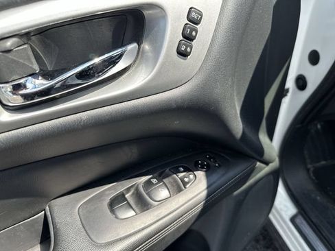 Used 2019 Nissan Pathfinder SL AWD/4WD image 17