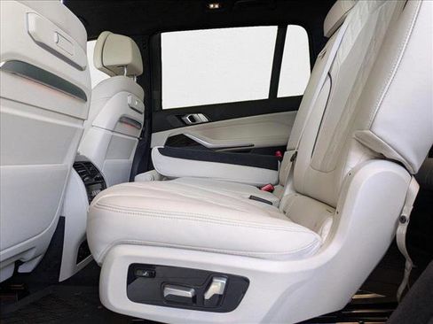 Used 2025 BMW X7 M60i w/ Executive Package image 17