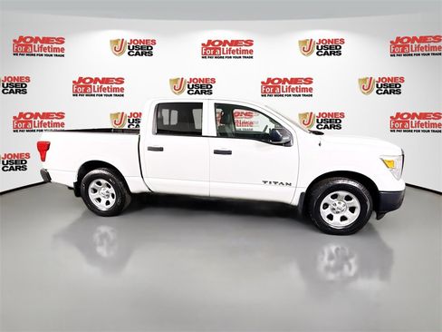 Used 2017 Nissan Titan S image 14