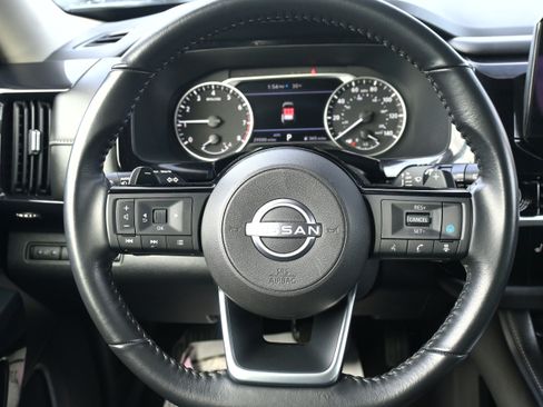 Used 2023 Nissan Pathfinder SV image 19