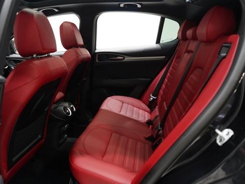 Used 2024 Alfa Romeo Stelvio Veloce image 30