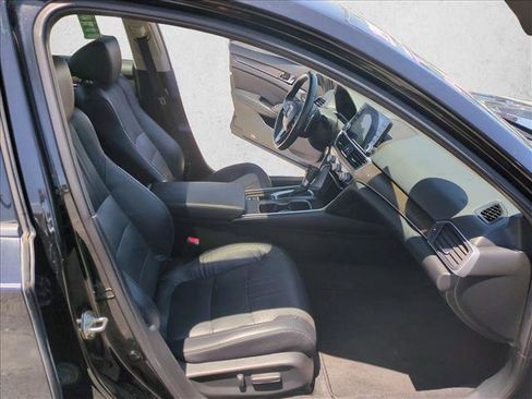 Used 2018 Honda Accord Touring image 22