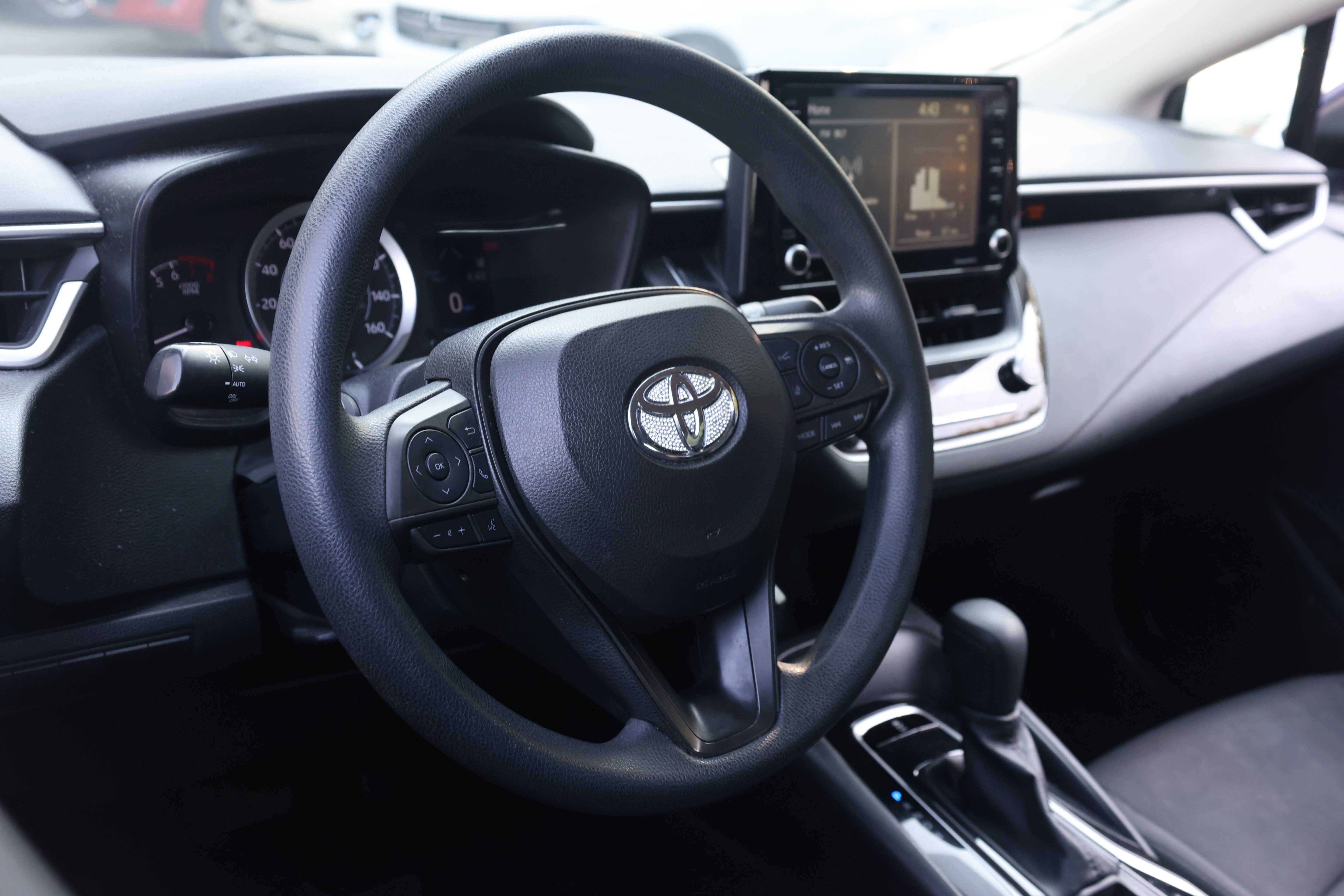 Used 2022 Toyota Corolla LE FWD image 2