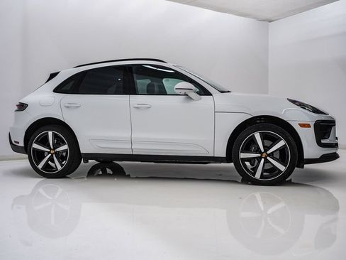 Certified 2026 Porsche Macan AWD/4WD image 9