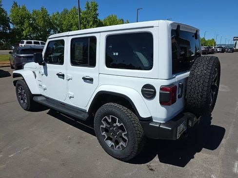 Used 2024 Jeep Wrangler Unlimited Sahara w/ Technology Group AWD/4WD image 3