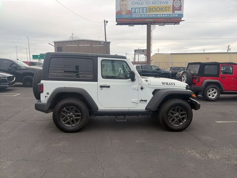 Used 2023 Jeep Wrangler Willys image 8