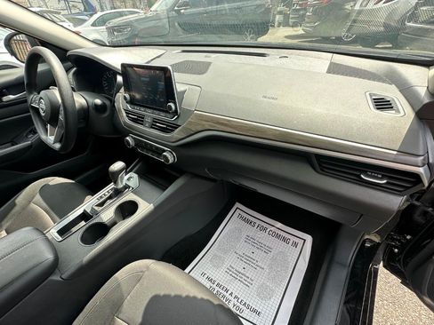 Used 2025 Nissan Altima 2.5 SV FWD image 10