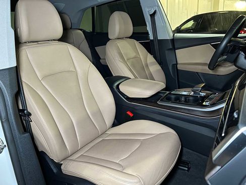 Used 2022 Audi Q8 Prestige image 13