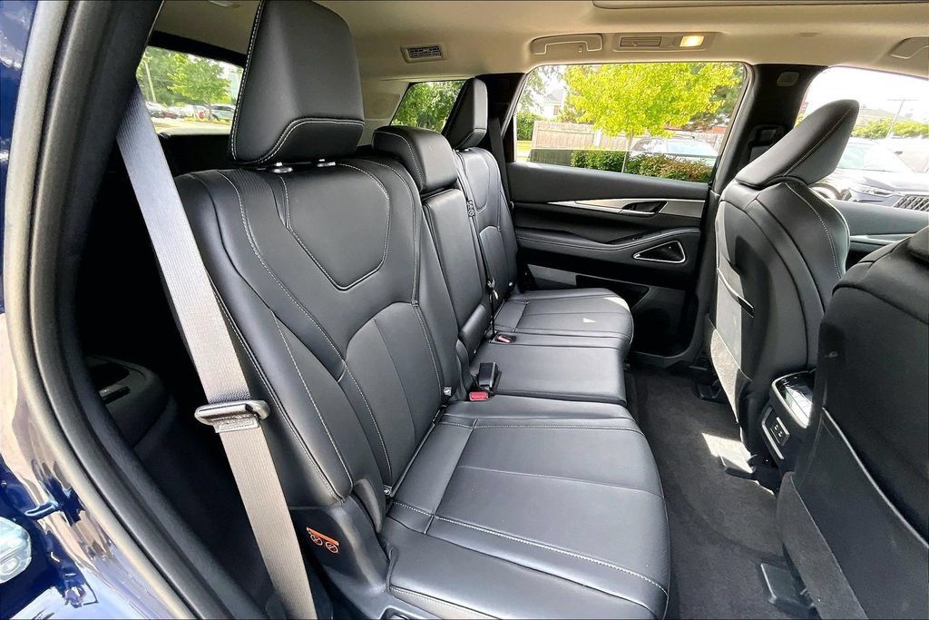 Certified 2027 INFINITI QX60 Luxe w/ Cargo Package AWD/4WD image 30