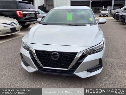 Used 2021 Nissan Sentra SV FWD image 2