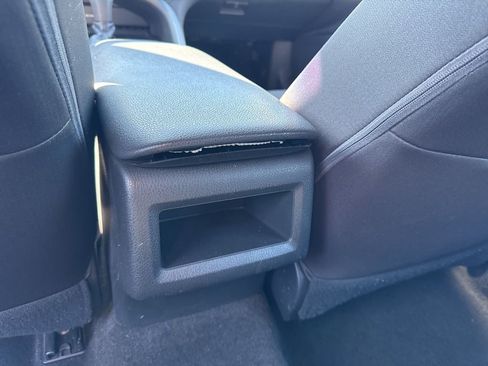 Used 2018 Toyota Camry LE image 33