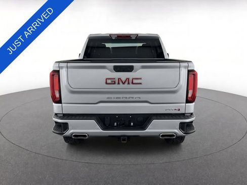 Used 2022 GMC Sierra 1500 AT4 w/ Technology Package AWD/4WD image 3