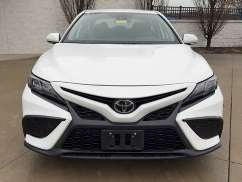 Used 2024 Toyota Camry SE image 8