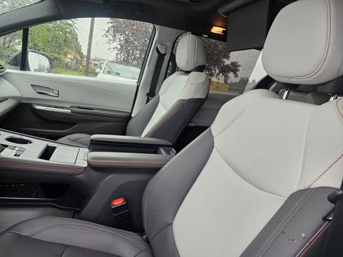 Used 2022 Toyota Sienna XSE FWD image 25