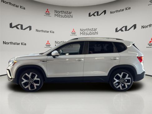 Used 2022 Volkswagen Taos SEL w/ Panoramic Sunroof Package AWD/4WD image 2