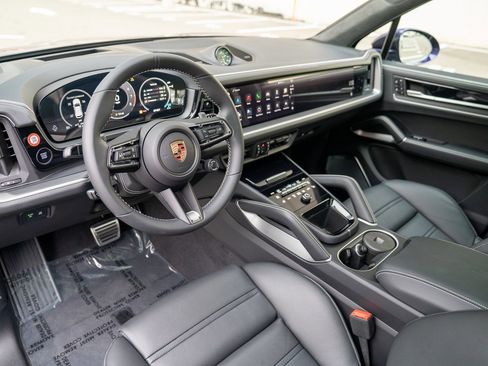 New 2025 Porsche Cayenne GTS image 4