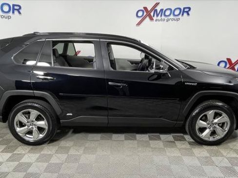 Certified 2020 Toyota RAV4 Limited AWD/4WD image 4
