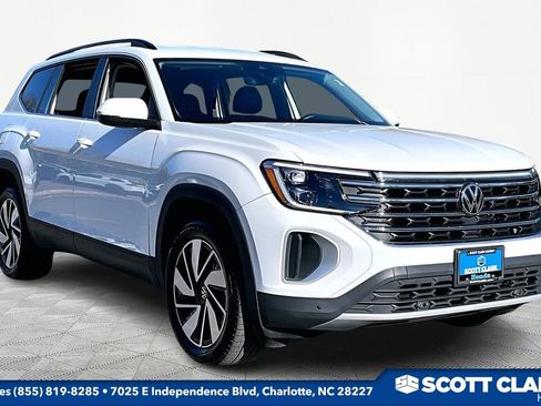 Used 2024 Volkswagen Atlas SE image 1