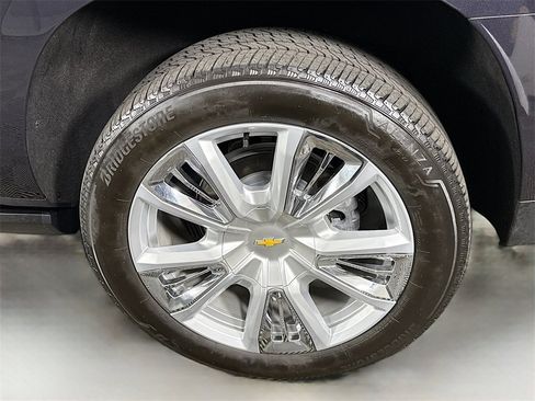 Used 2024 Chevrolet Suburban High Country w/ Advanced Technology Package image 37