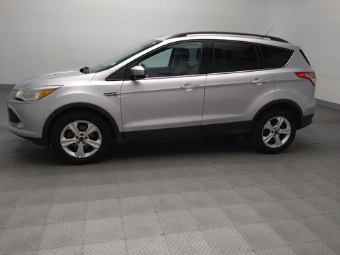 Used 2016 Ford Escape SE w/ Equipment Group 201A image 2