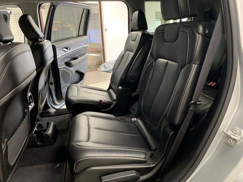 Used 2023 Jeep Grand Cherokee L Limited AWD/4WD image 13