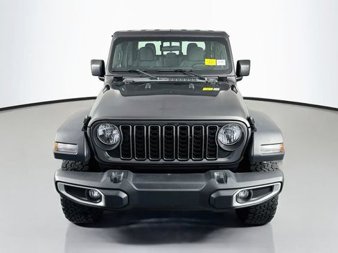 Used 2024 Jeep Gladiator Sport AWD/4WD image 2
